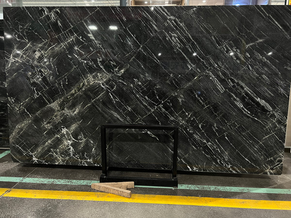 STALLION QUARTZITE NEGRESO BLACK